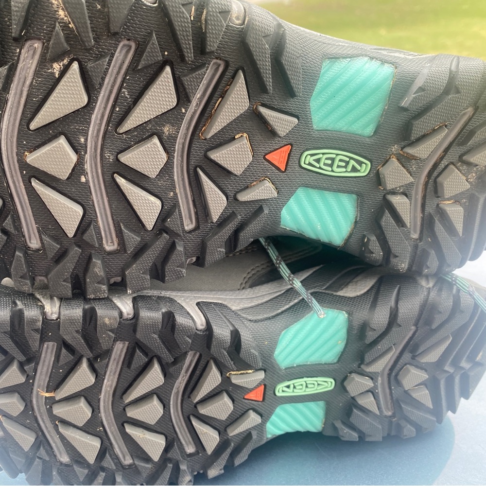 Women’s size 7 1/2 boots